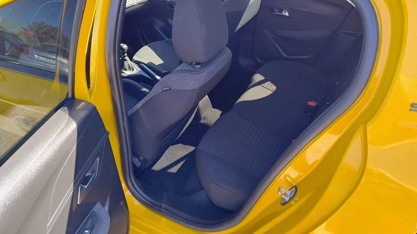 Peugeot 208 1.2, снимка 12 - Автомобили и джипове - 56481167