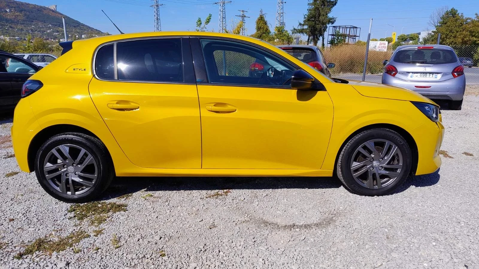 Peugeot 208 1.2, снимка 5 - Автомобили и джипове - 56481167