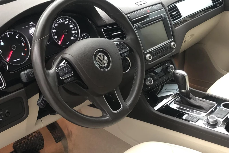 VW Touareg 2- 7P facelift, снимка 12 - Автомобили и джипове - 49550744