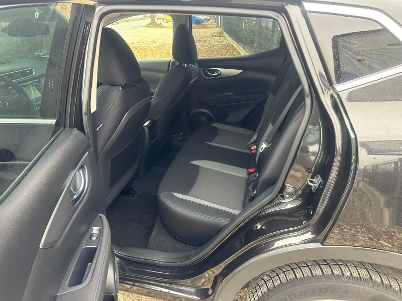 Nissan Qashqai, снимка 9 - Автомобили и джипове - 52804255