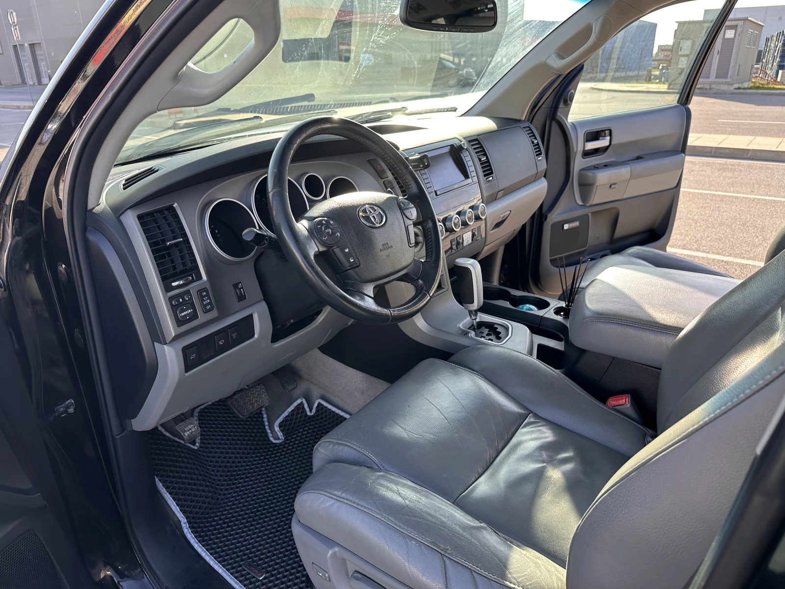 Toyota Sequoia, снимка 11 - Автомобили и джипове - 53840954