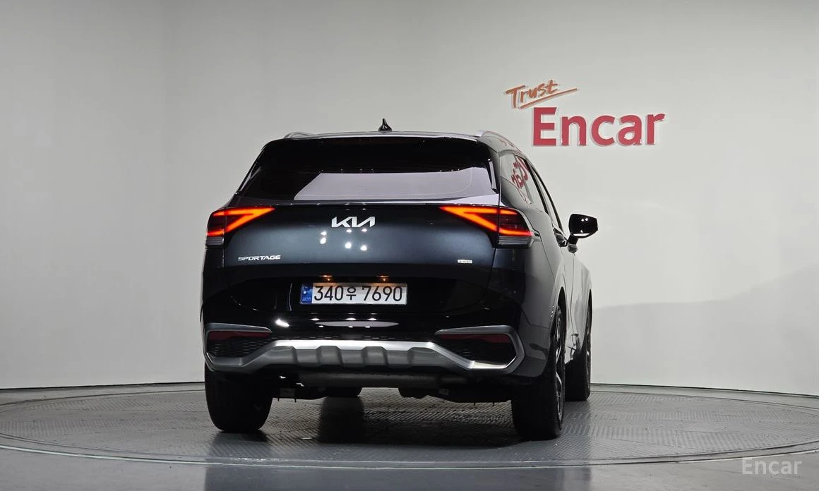 Kia Sportage DIGITAL* ОБДУХВАНЕ* КОЖА* КАМЕРА, снимка 4 - Автомобили и джипове - 53989509