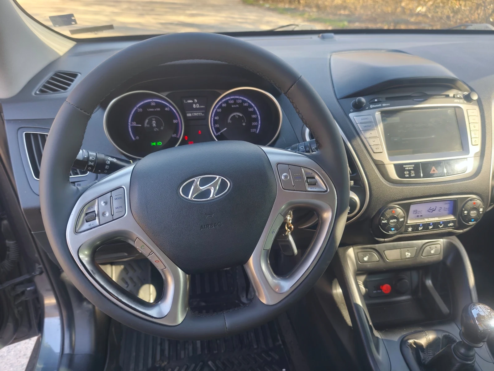 Hyundai IX35, снимка 13 - Автомобили и джипове - 54014186