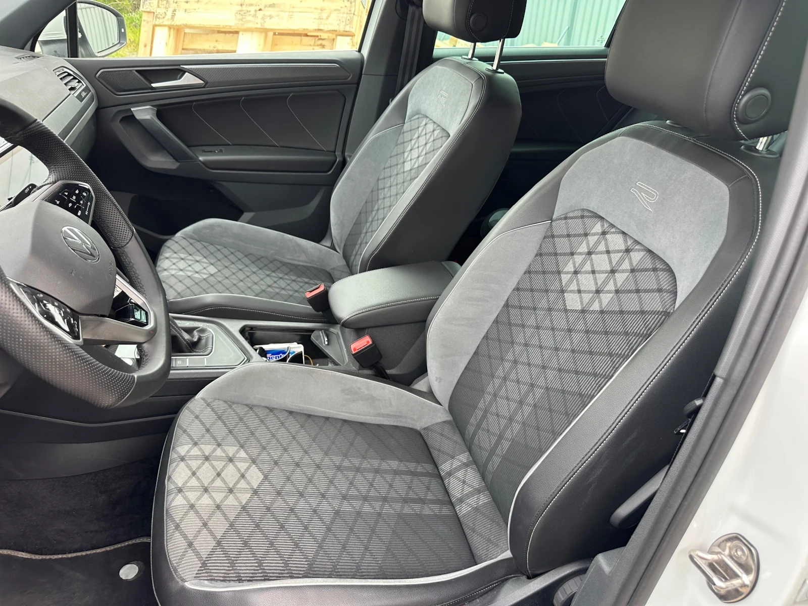 VW Tiguan E HYBRID R LINE, снимка 8 - Автомобили и джипове - 54216842