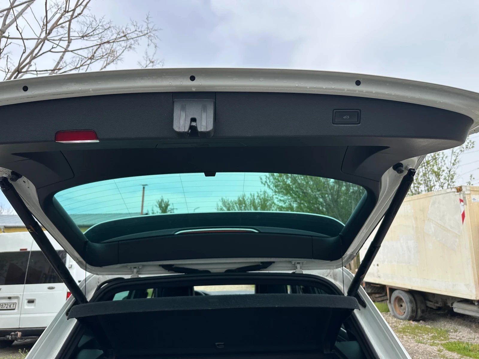 VW Tiguan E HYBRID R LINE, снимка 10 - Автомобили и джипове - 54216842