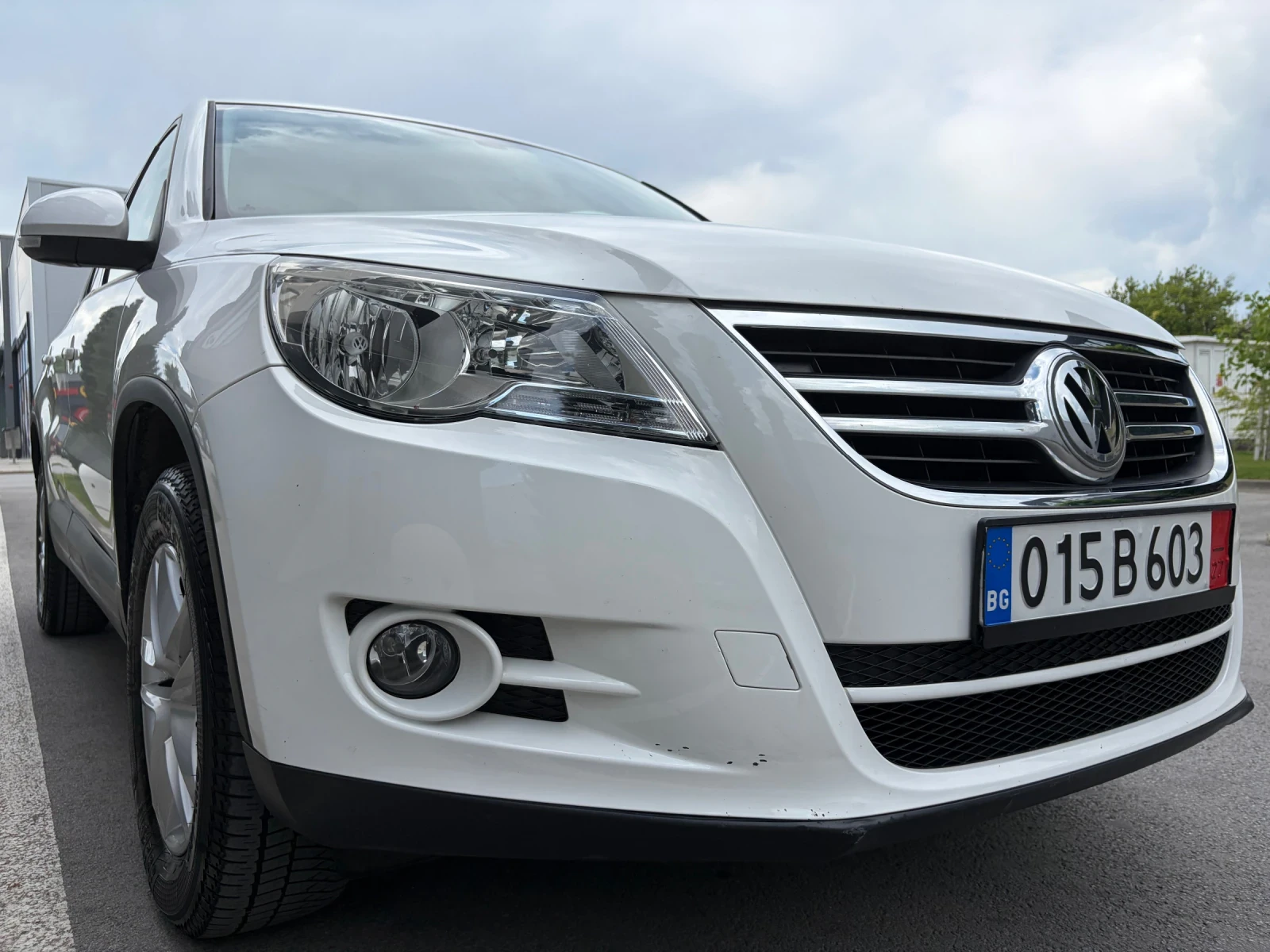 VW Tiguan 2.0 TDi BLUEMOTION, снимка 2 - Автомобили и джипове - 54743622