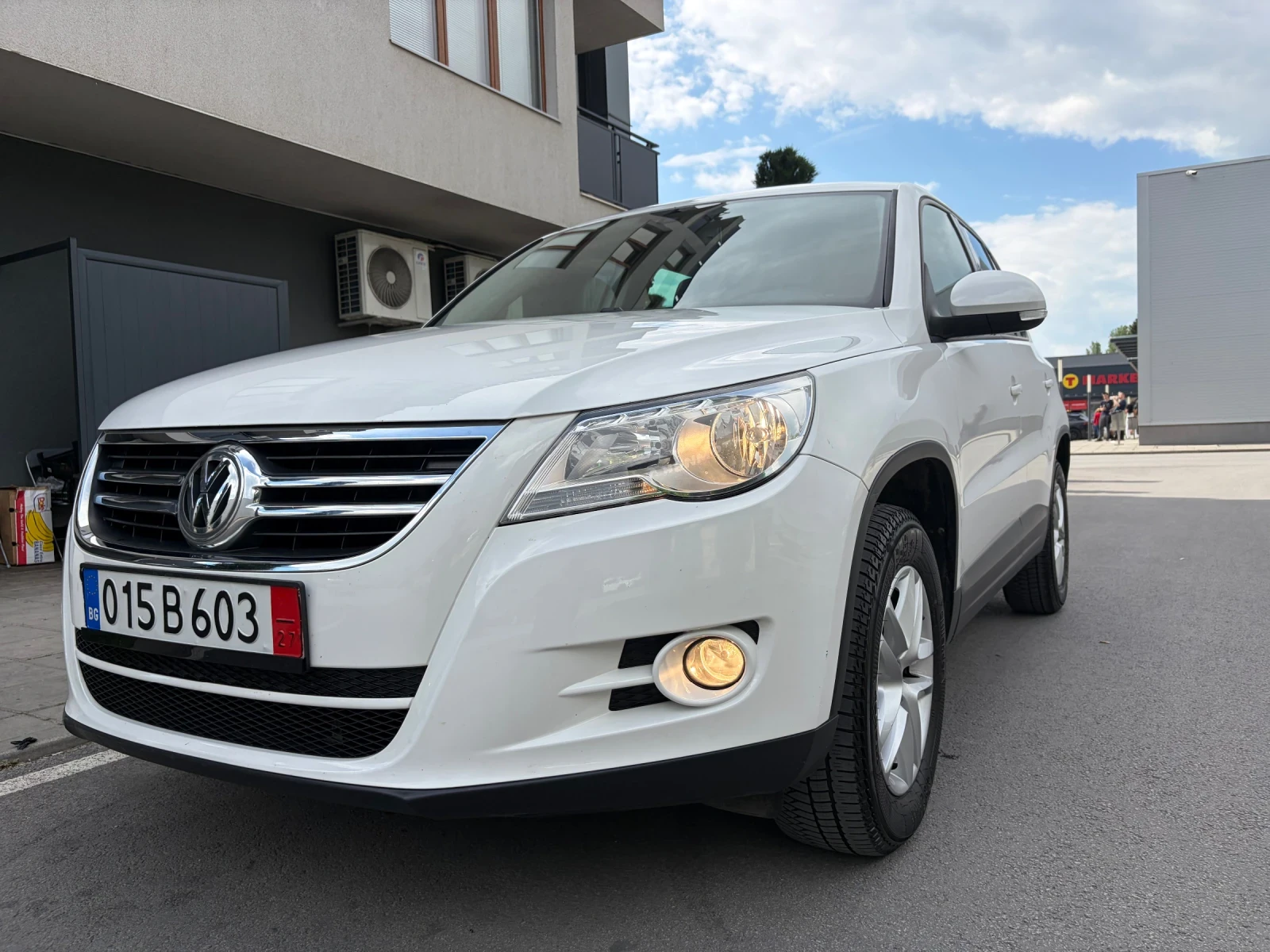 VW Tiguan 2.0 TDi BLUEMOTION, снимка 13 - Автомобили и джипове - 54743622