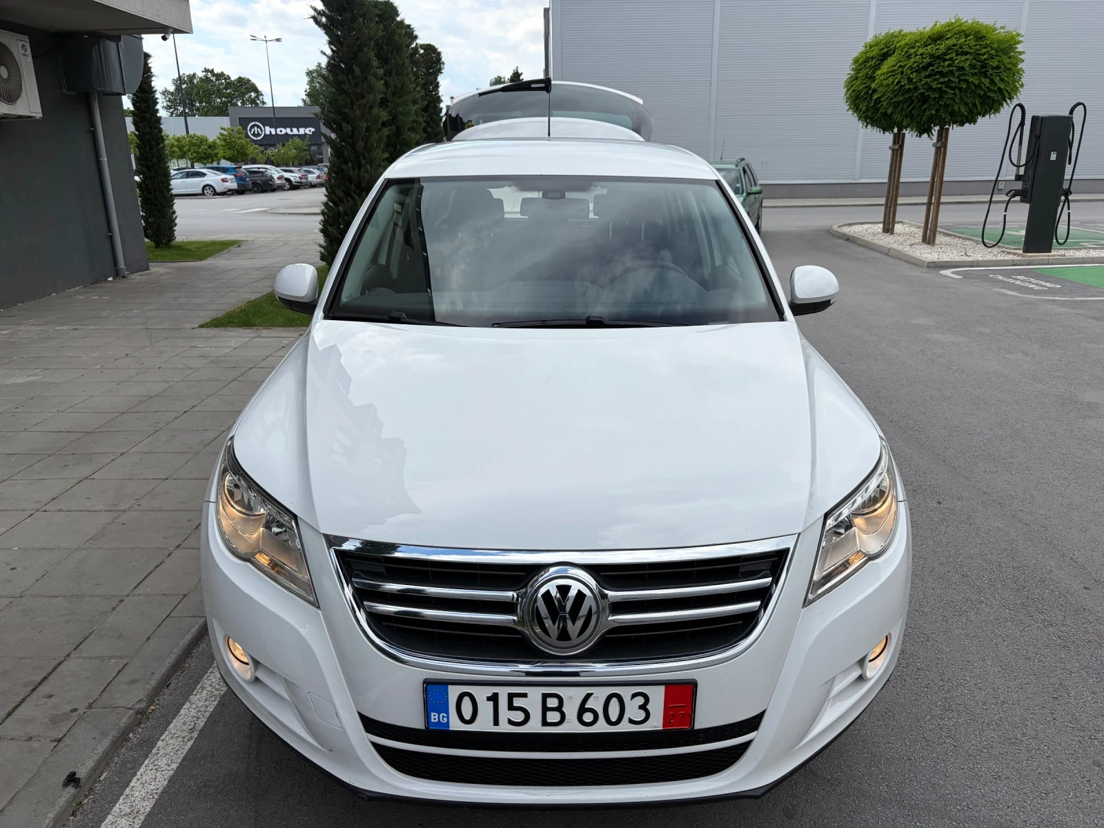 VW Tiguan 2.0 TDi BLUEMOTION, снимка 10 - Автомобили и джипове - 54743622