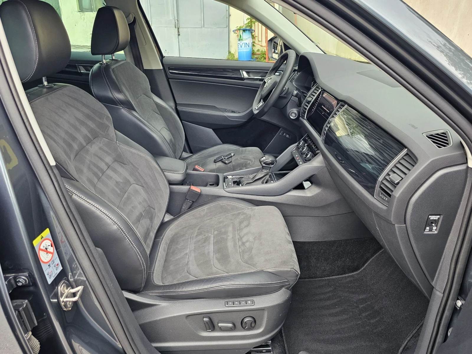 Skoda Kodiaq 2.0 TDI /190к /4x4 /SWITZERLAND /7места/360 /DISTR, снимка 11 - Автомобили и джипове - 54784078