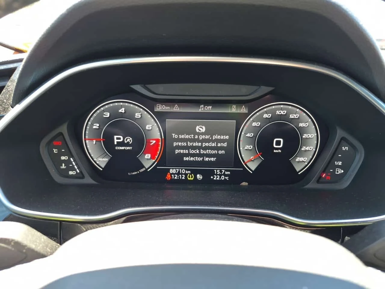 Audi Q3 Technik / B&O / LED / CARFAX / DISTRONIC , снимка 15 - Автомобили и джипове - 55735895
