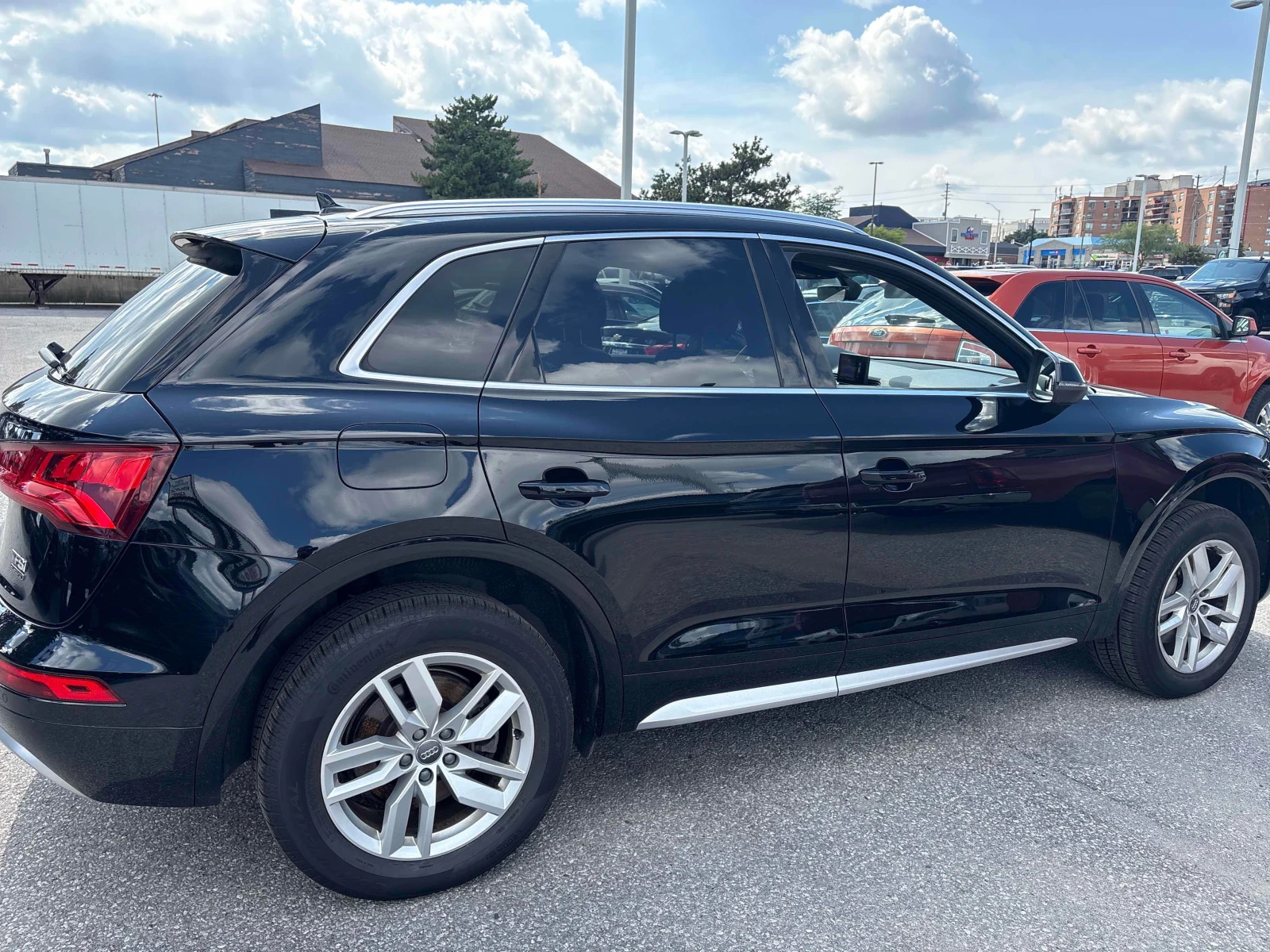 Audi Q5 * Komfort * CARFAX * ОПЦИЯ ЗА ФИНАНСИРАНЕ * , снимка 3 - Автомобили и джипове - 55816708