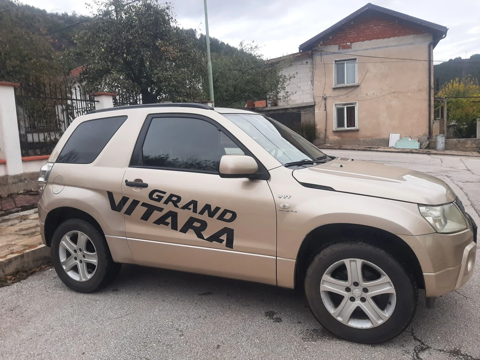 Suzuki Grand vitara 1.6i KLIMATRON 4x4, снимка 8 - Автомобили и джипове - 56747997