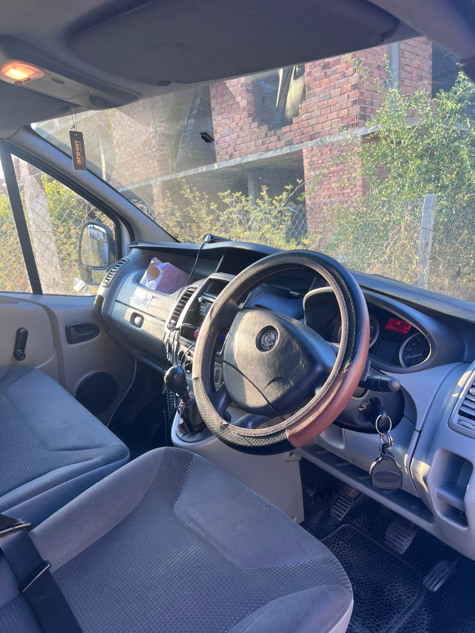 Opel Vivaro, снимка 9 - Бусове и автобуси - 55804734