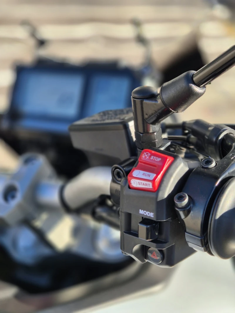 Yamaha Mt-09 Tracer AKRAPOVIC 15000км!!!Нов внос ШВЕЙЦАРИЯ!, снимка 15 - Мотоциклети и мототехника - 52938871