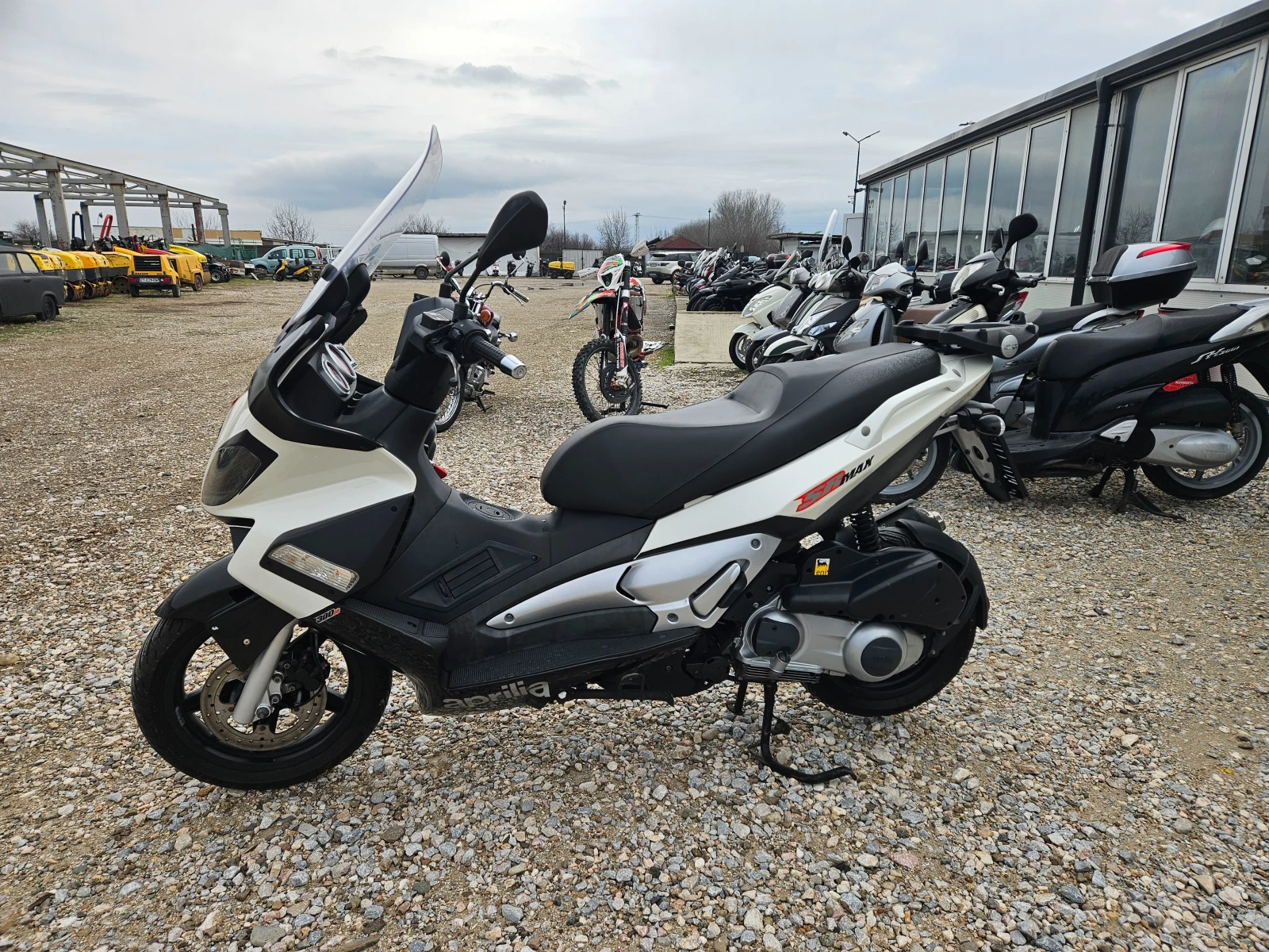 Aprilia Sr MAX 300  - изображение 3