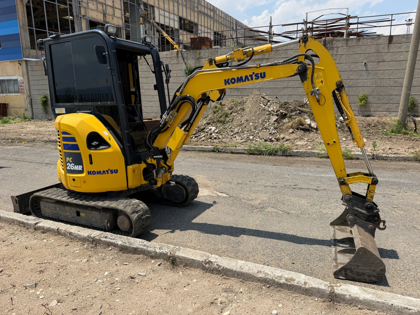 Багер Komatsu Pc26mr-5