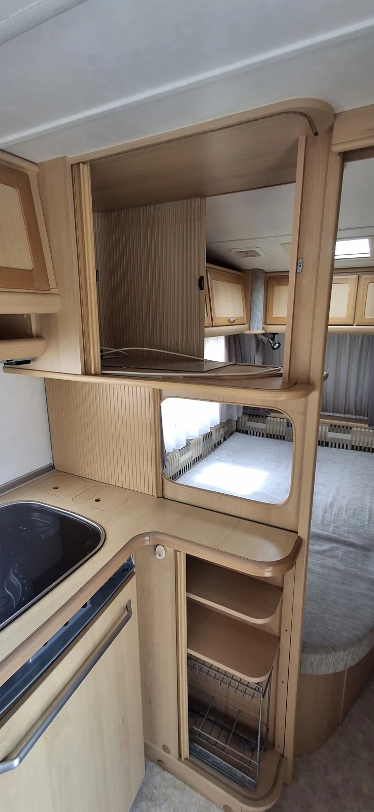 Каравана TEC Travel King 460TDF, снимка 11 - Каравани и кемпери - 54895481