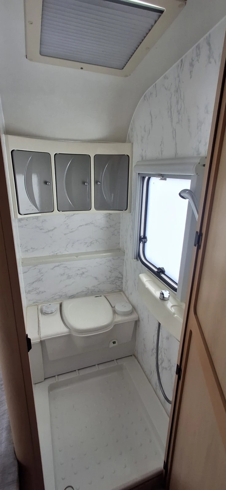 Каравана TEC Travel King 460TDF, снимка 17 - Каравани и кемпери - 54895481