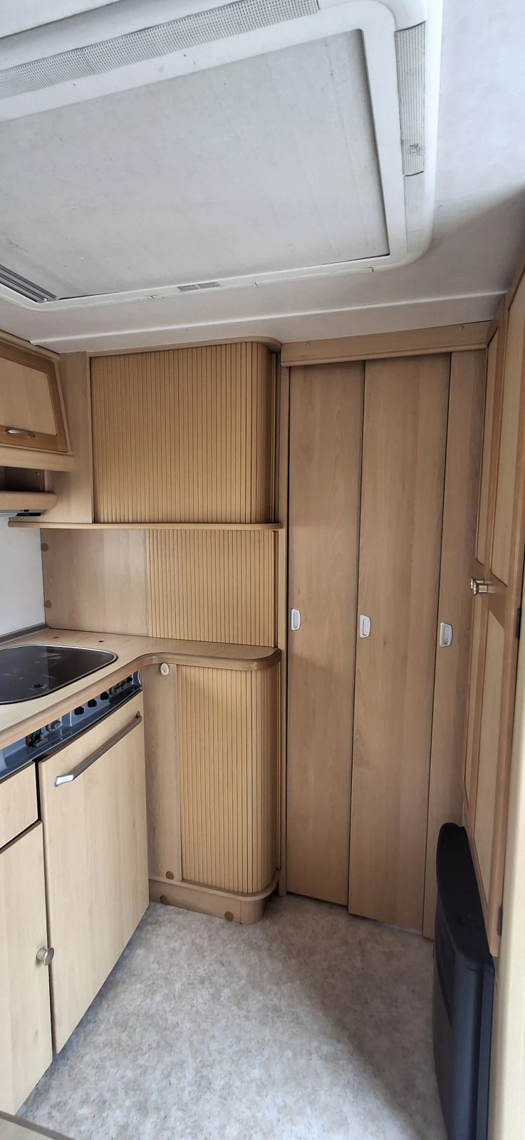 Каравана TEC Travel King 460TDF, снимка 12 - Каравани и кемпери - 54895481