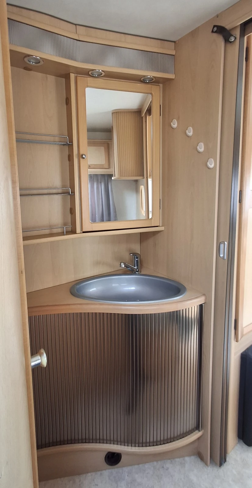 Каравана TEC Travel King 460TDF, снимка 16 - Каравани и кемпери - 54895481