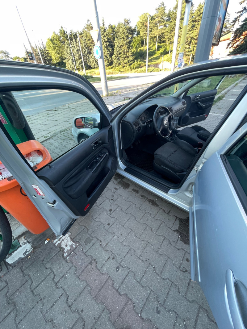 VW Golf 4 1.6, снимка 5 - Автомобили и джипове - 46471413