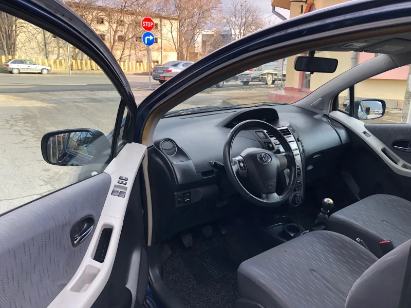 Toyota Yaris 1.3VVT-i EURO 4, снимка 8 - Автомобили и джипове - 48444435