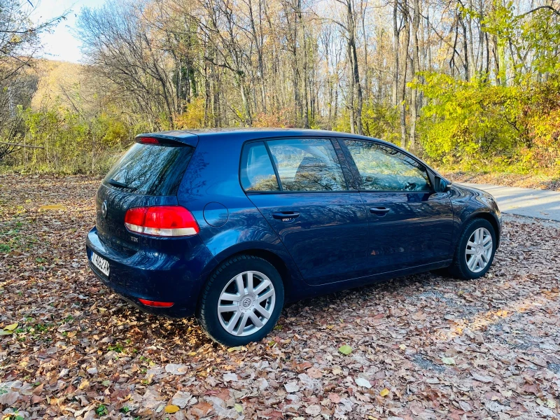 VW Golf 1.6 TDI, снимка 7 - Автомобили и джипове - 49498983