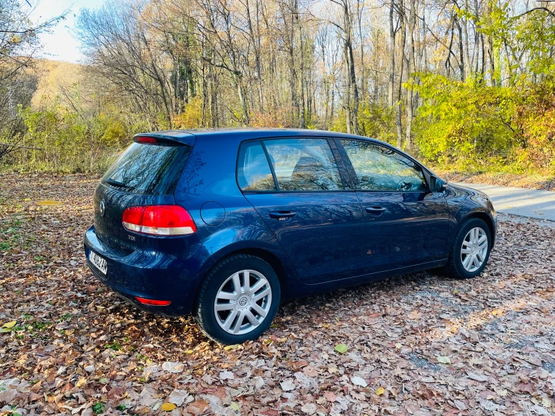 VW Golf 1.6 TDI, снимка 11 - Автомобили и джипове - 48484753