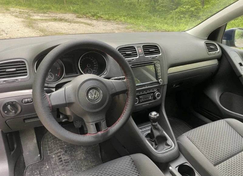 VW Golf 1.6 TDI, снимка 16 - Автомобили и джипове - 49498983