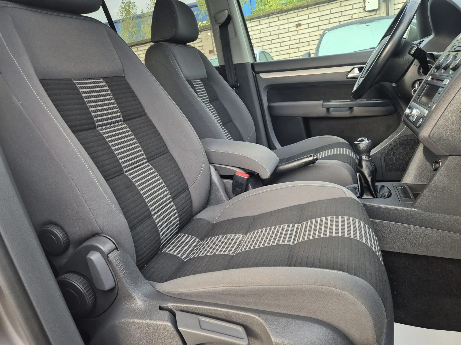VW Touran 2.0TDI 140k.s.7 места | Mobile.bg — изображение 11
