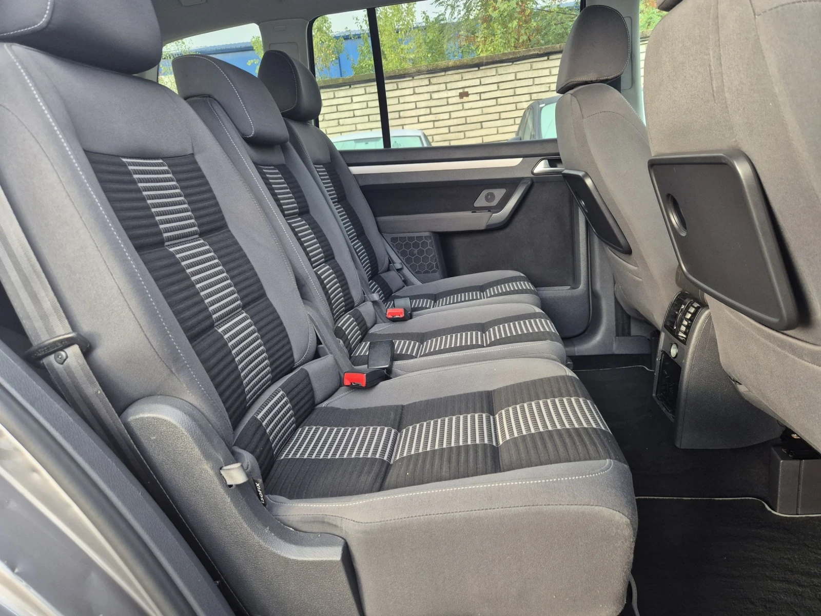 VW Touran 2.0TDI 140k.s.7 места | Mobile.bg — изображение 12