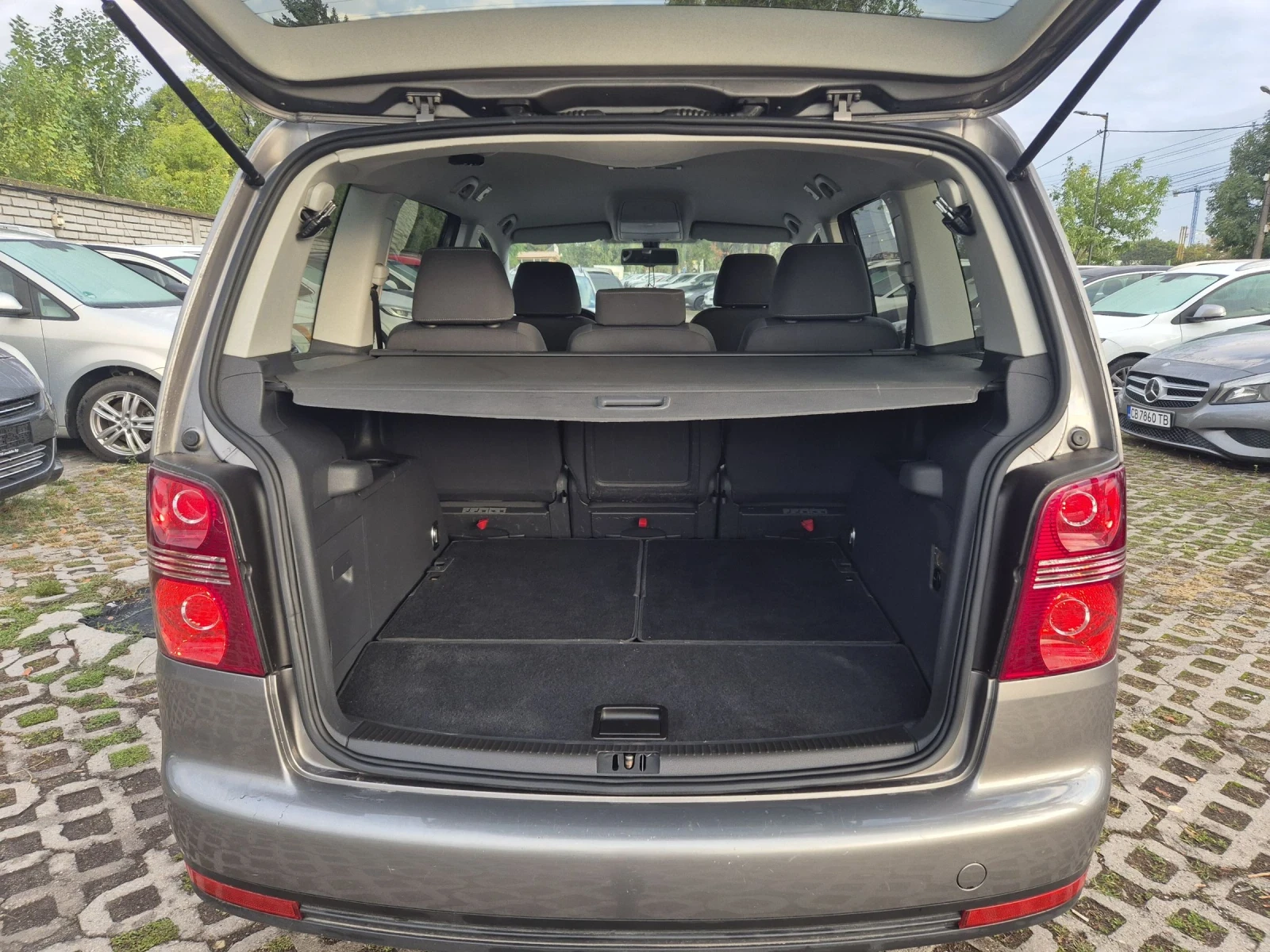 VW Touran 2.0TDI 140k.s.7 места | Mobile.bg — изображение 16