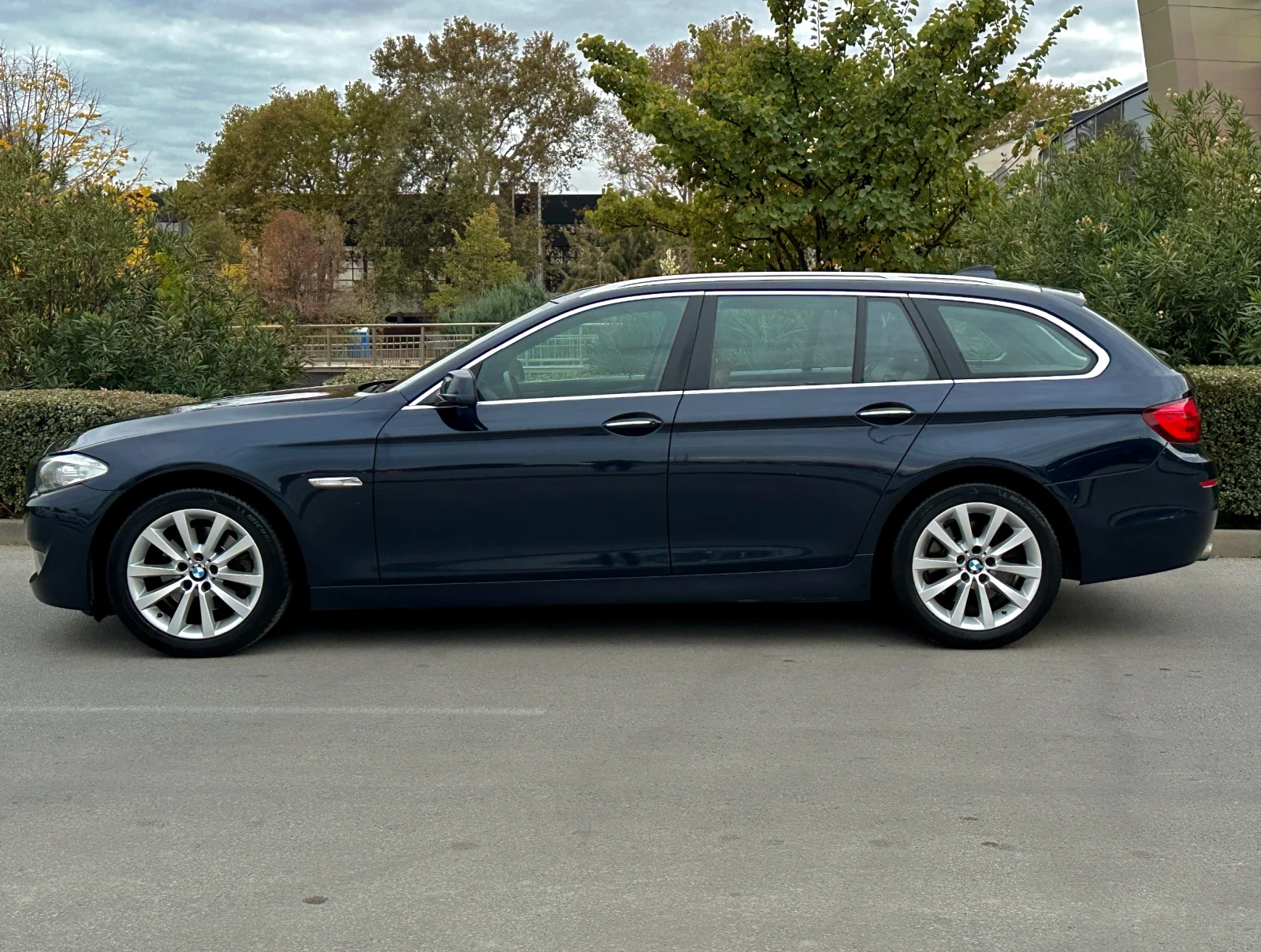 BMW 520 d LUXURY BUSINESS LINE / КАМЕРА / АВТОМАТ / КОЖА - изображение 5