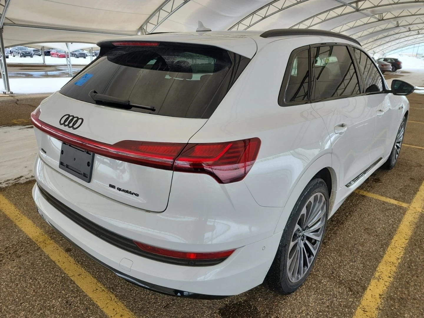 Audi E-Tron Progressiv* 360View* Pan/Roof* Apple CarPlay* Keyl, снимка 4 - Автомобили и джипове - 53890314