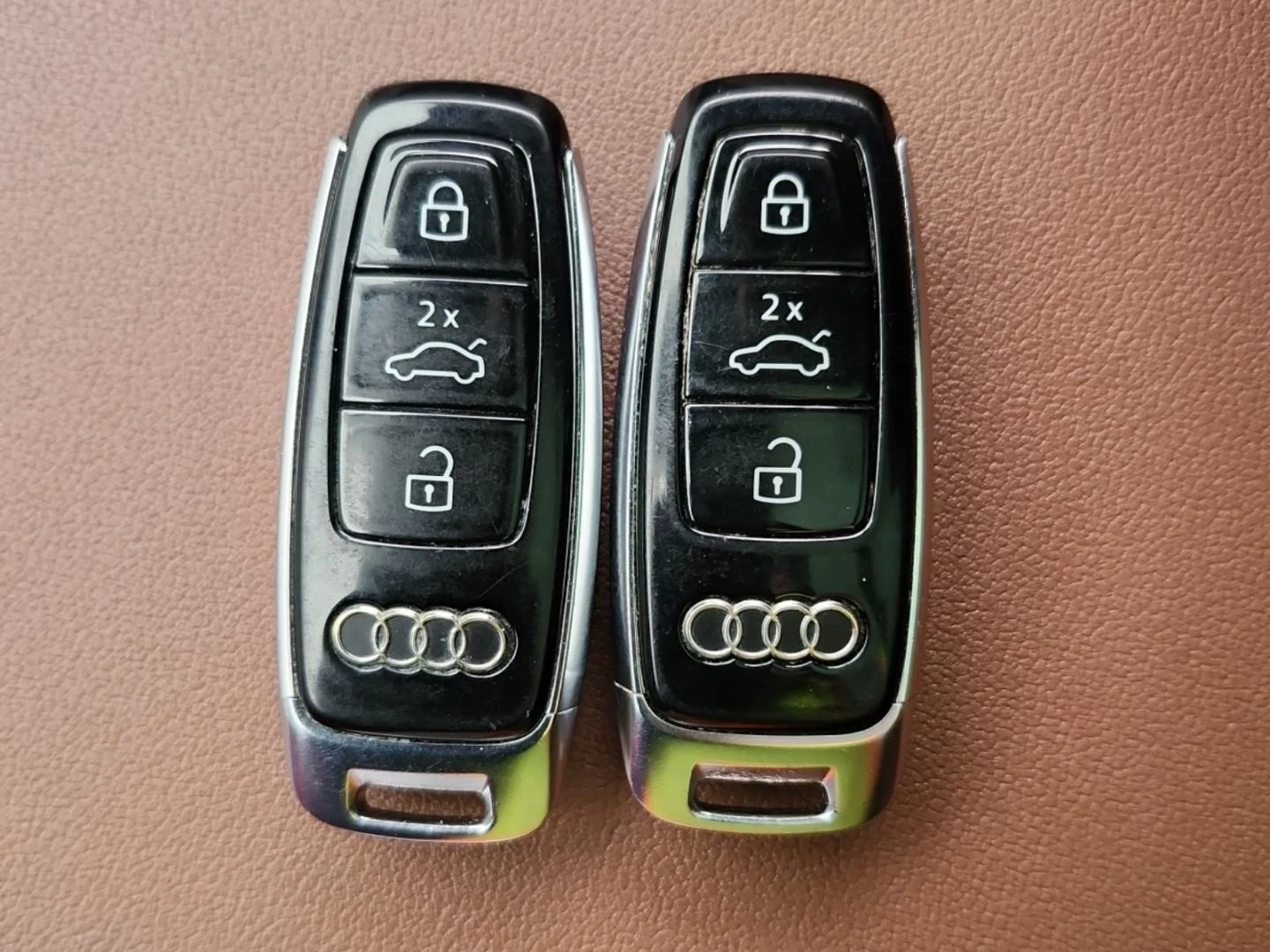 Audi E-Tron Progressiv* 360View* Pan/Roof* Apple CarPlay* Keyl, снимка 11 - Автомобили и джипове - 53890314