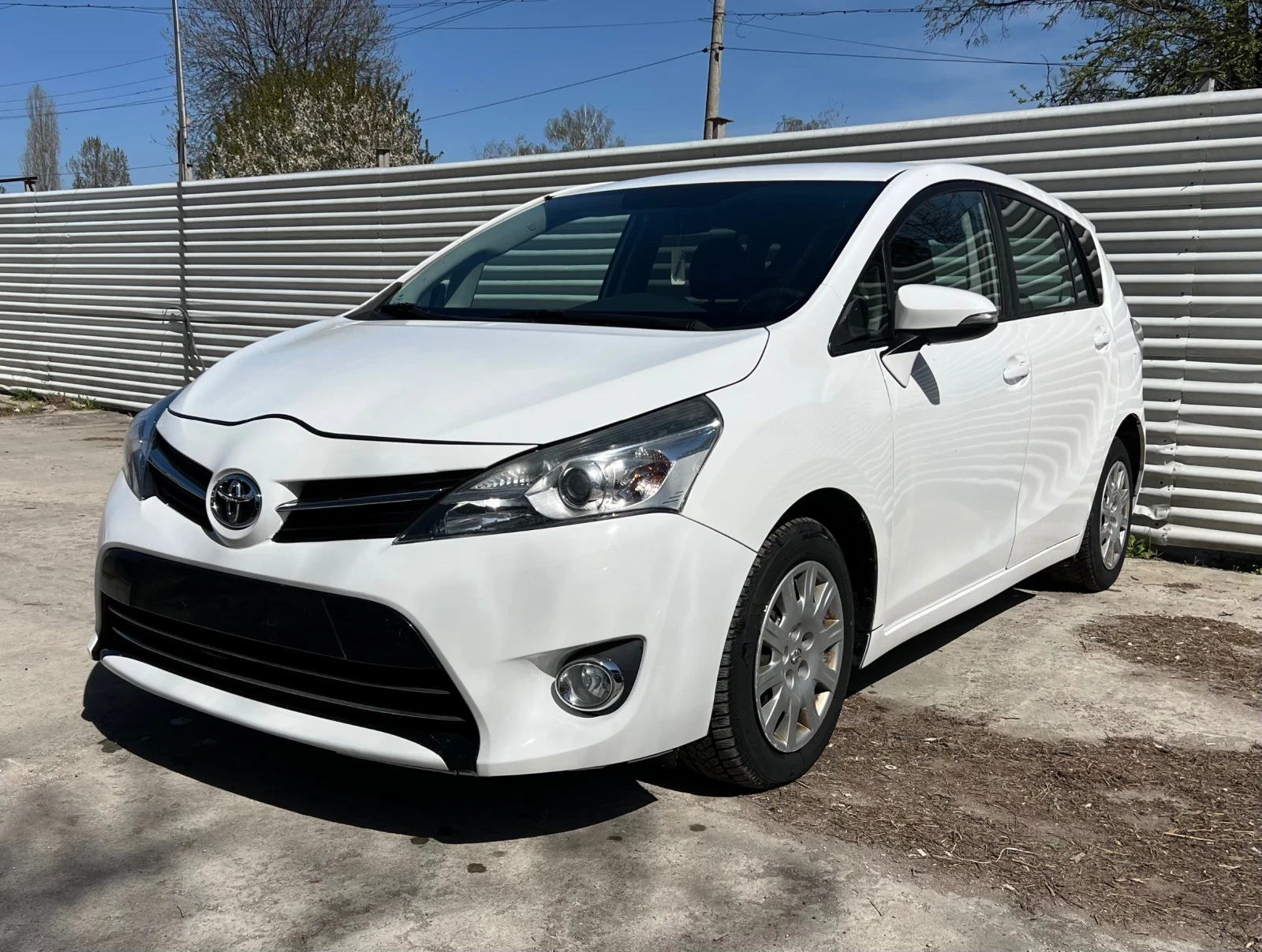 Toyota Verso 2.0D-4D 124кс 7места FACELIFT, снимка 3 - Автомобили и джипове - 54228434