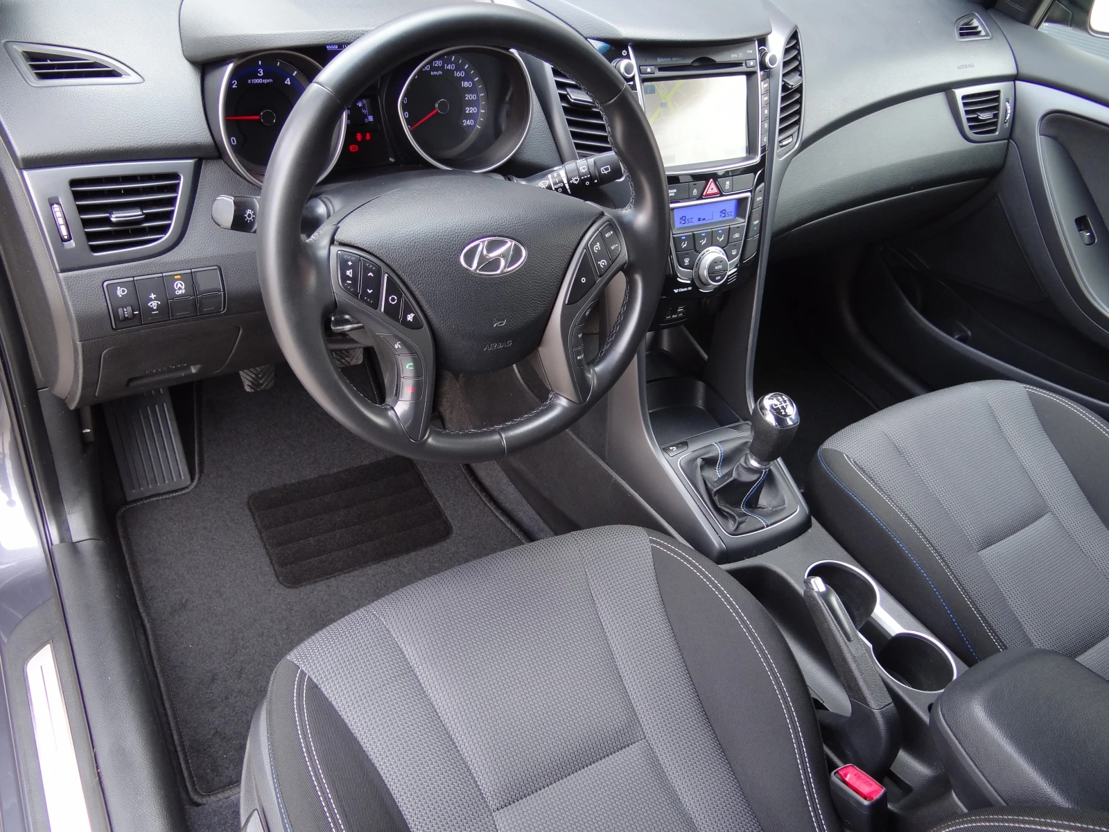 Hyundai I30 1.6crdi-110k.c.-Facelift /Navi/Led/Camera/Euro-6B/ | Mobile.bg � ����������� 8