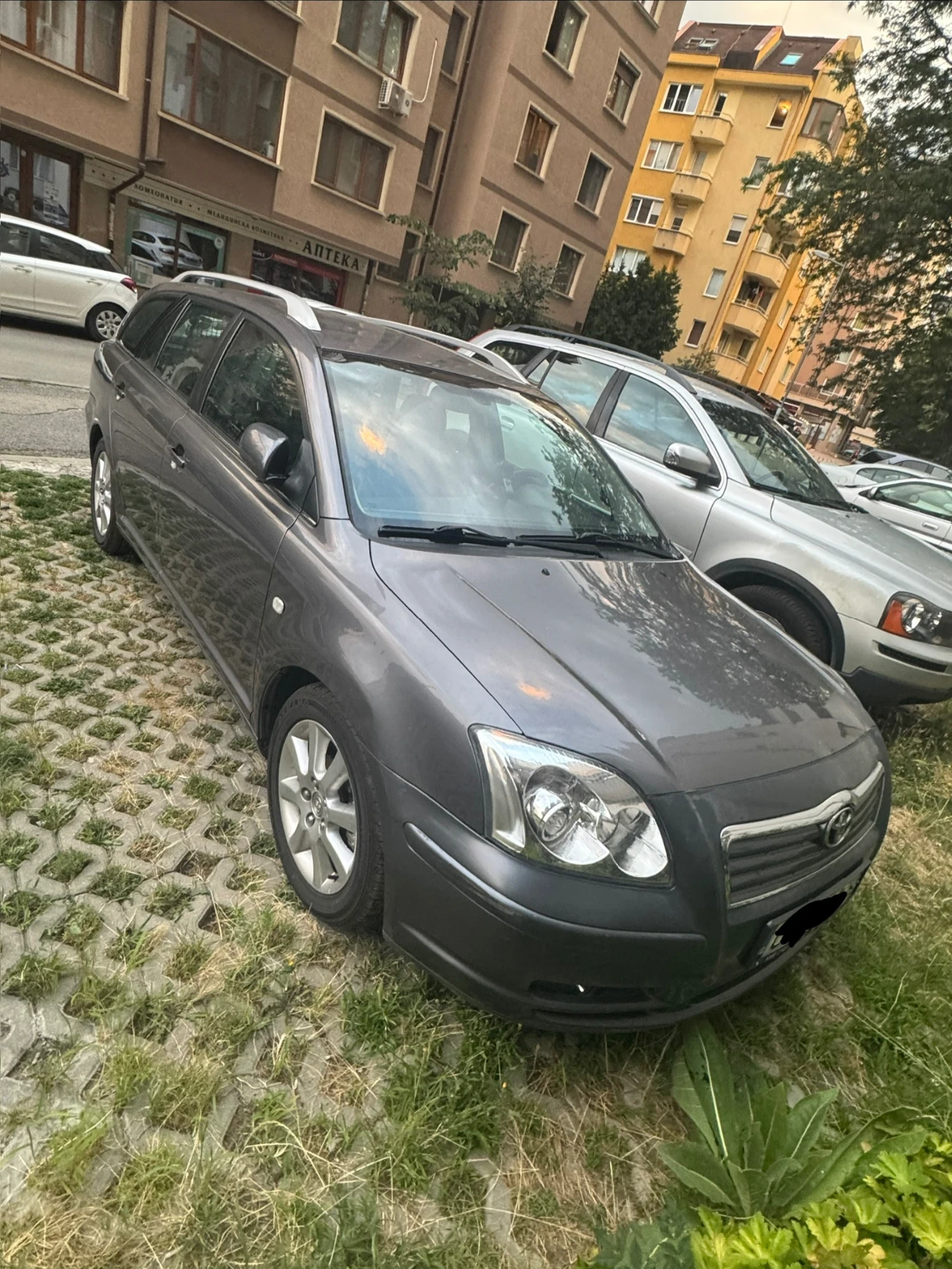 Toyota Avensis 2.2 D4D, снимка 2 - Автомобили и джипове - 55268863