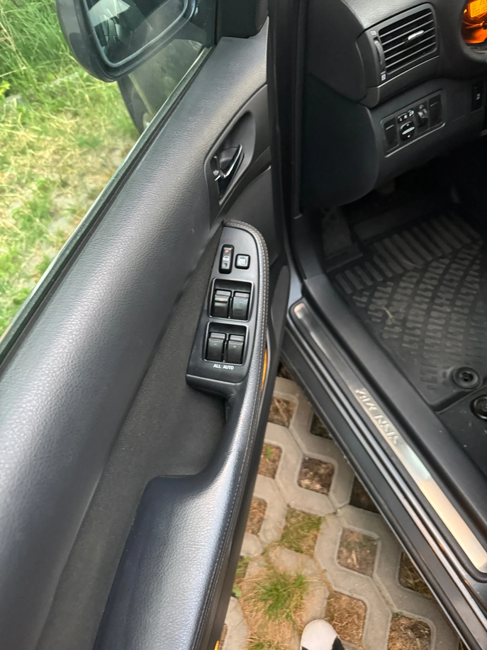 Toyota Avensis 2.2 D4D, снимка 11 - Автомобили и джипове - 55268863
