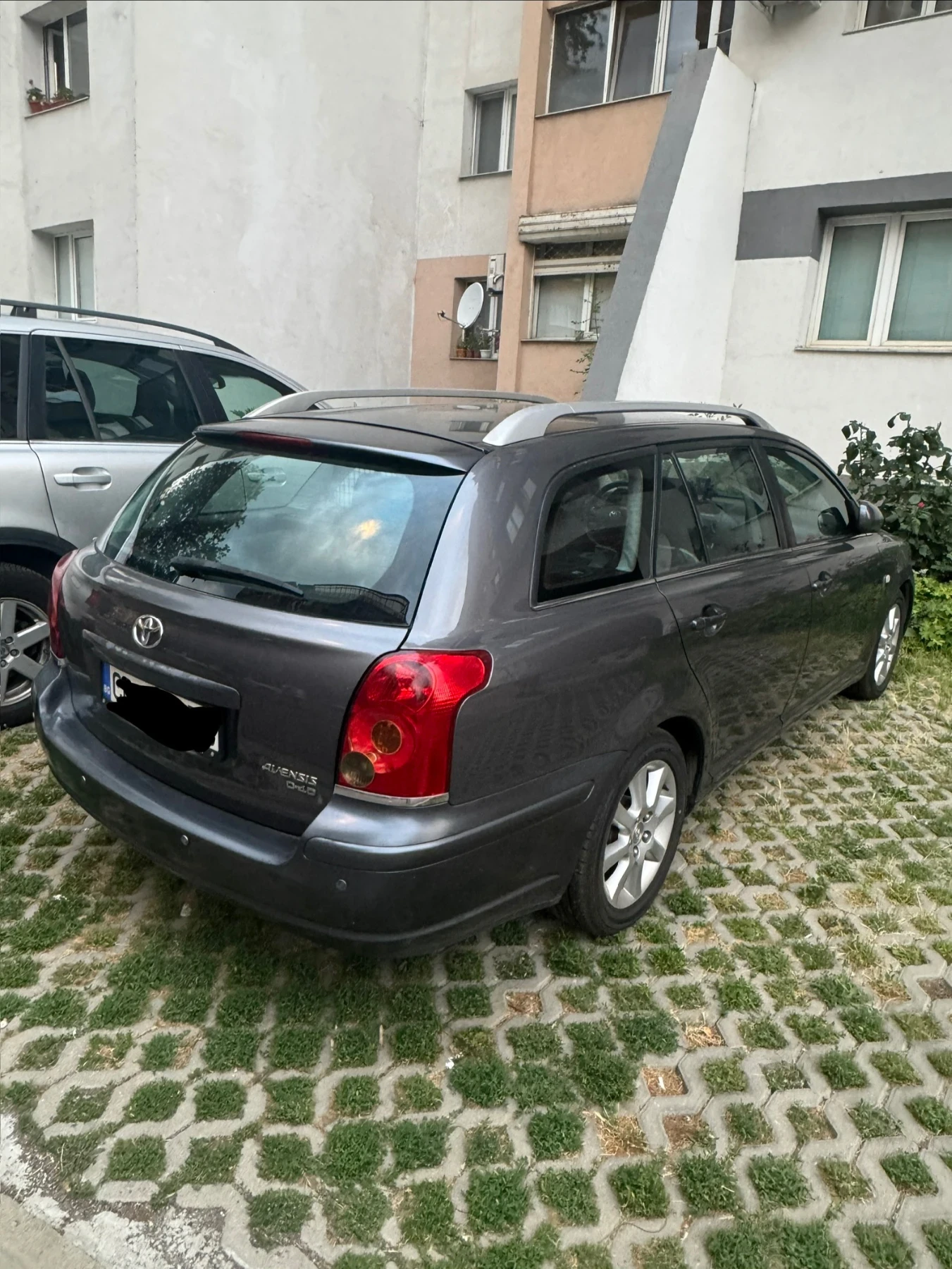 Toyota Avensis 2.2 D4D, снимка 5 - Автомобили и джипове - 55268863