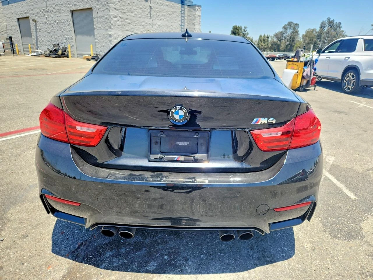 BMW M4 КРАЙНА ЦЕНА* MANUAL* CARBON* ПОДГРЕВ* HARMAN KARDO, снимка 6 - Автомобили и джипове - 55502401