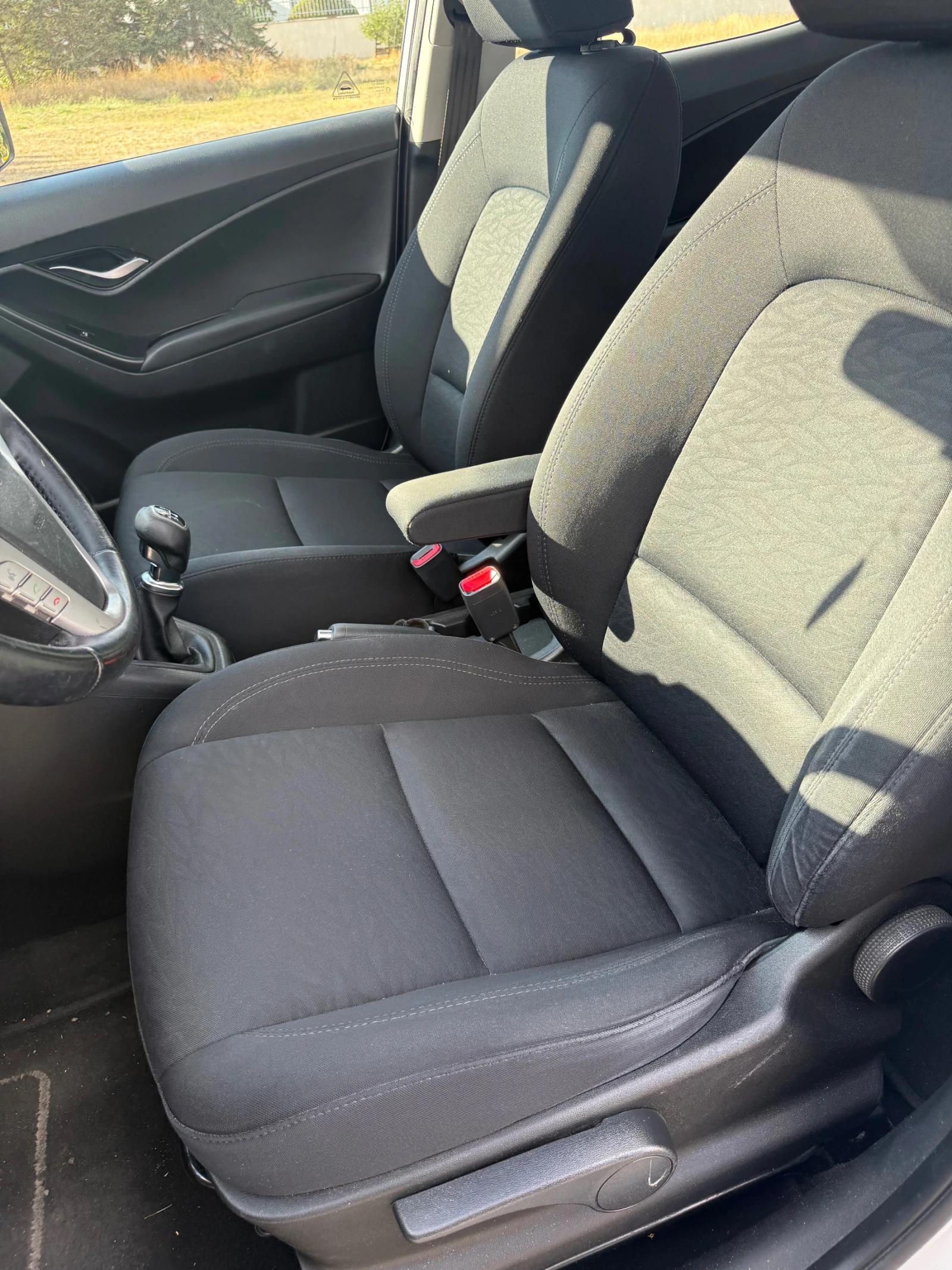 Hyundai Ix20 1.4I ГАЗ безплатна регистрация, снимка 14 - Автомобили и джипове - 56094030