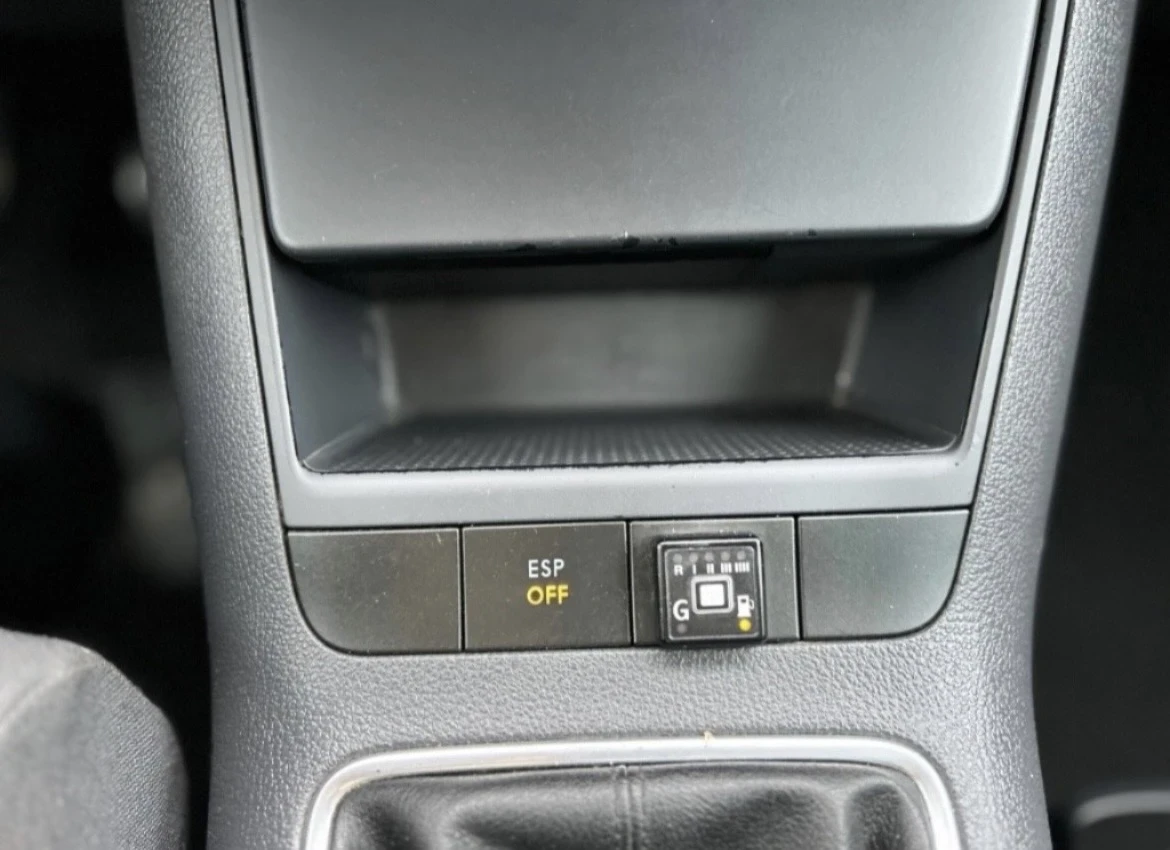 VW Golf Plus 1.6i 102к.с А/С, снимка 11 - Автомобили и джипове - 56202747