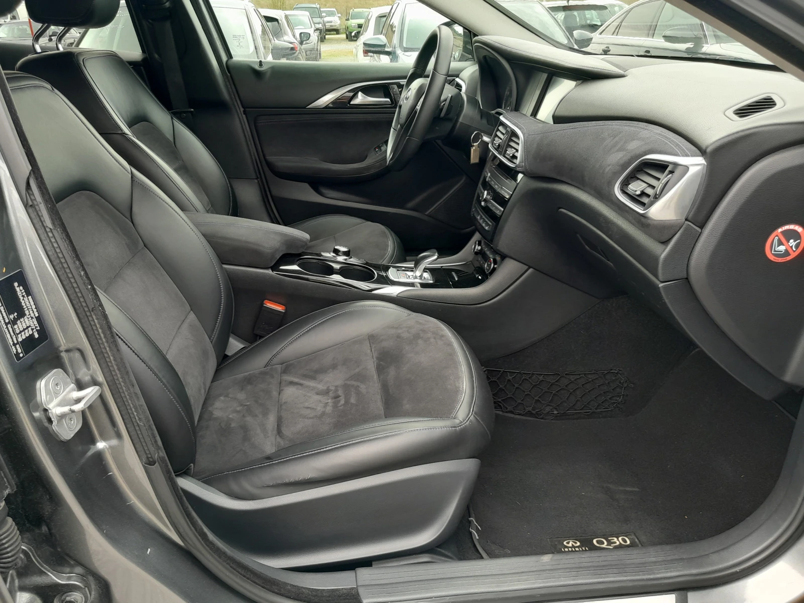 Infiniti Q30 1.5 d - изображение 10