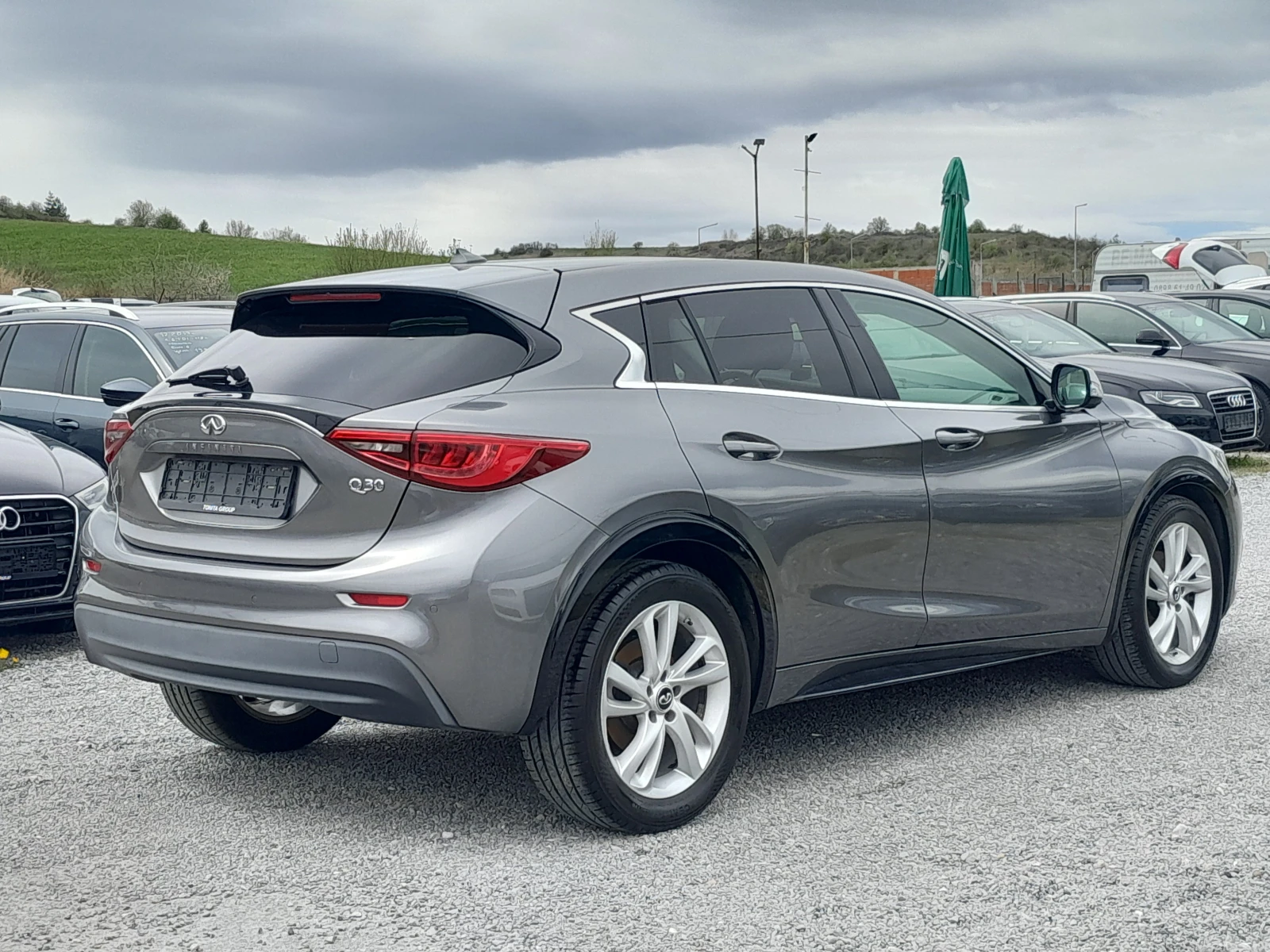 Infiniti Q30 1.5 d - изображение 4