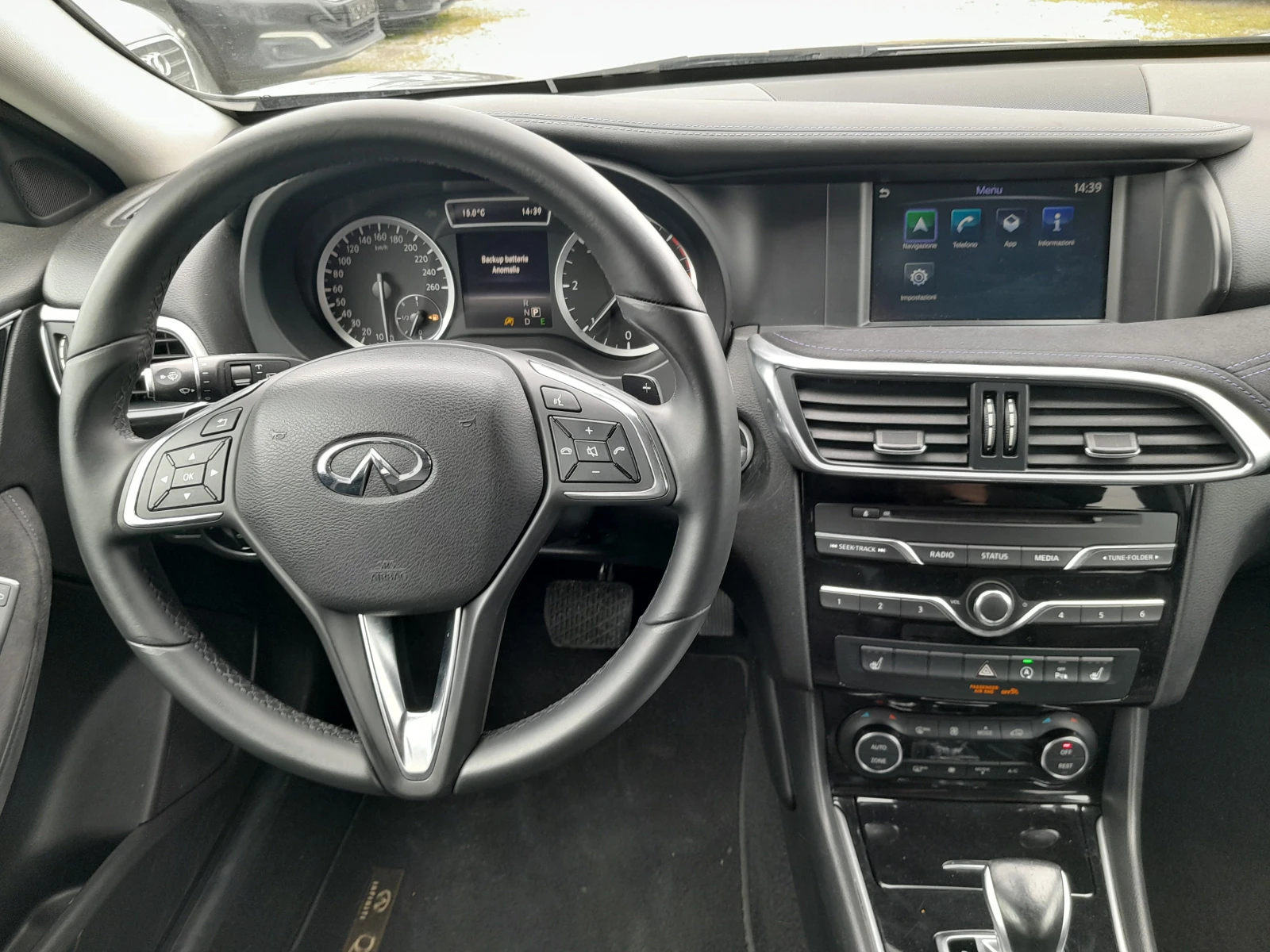 Infiniti Q30 1.5 d - изображение 8