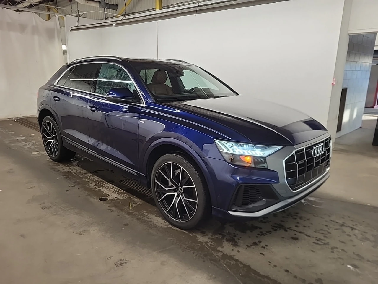 Audi Q8 * АВТО КРЕДИТ* ЦЕНА ДО БГ * СЕРВИЗНА ИСТОРИЯ *  - изображение 3