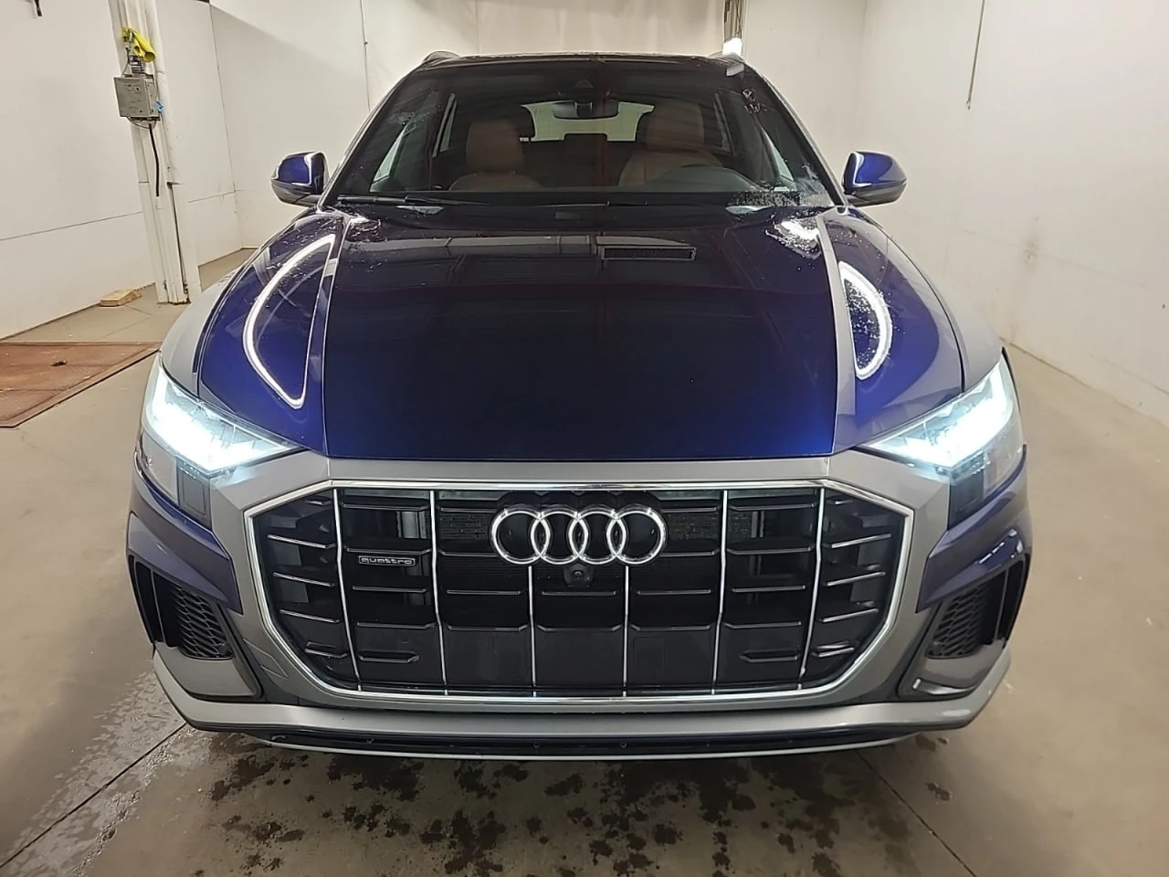 Audi Q8 * АВТО КРЕДИТ* ЦЕНА ДО БГ * СЕРВИЗНА ИСТОРИЯ *  - изображение 2