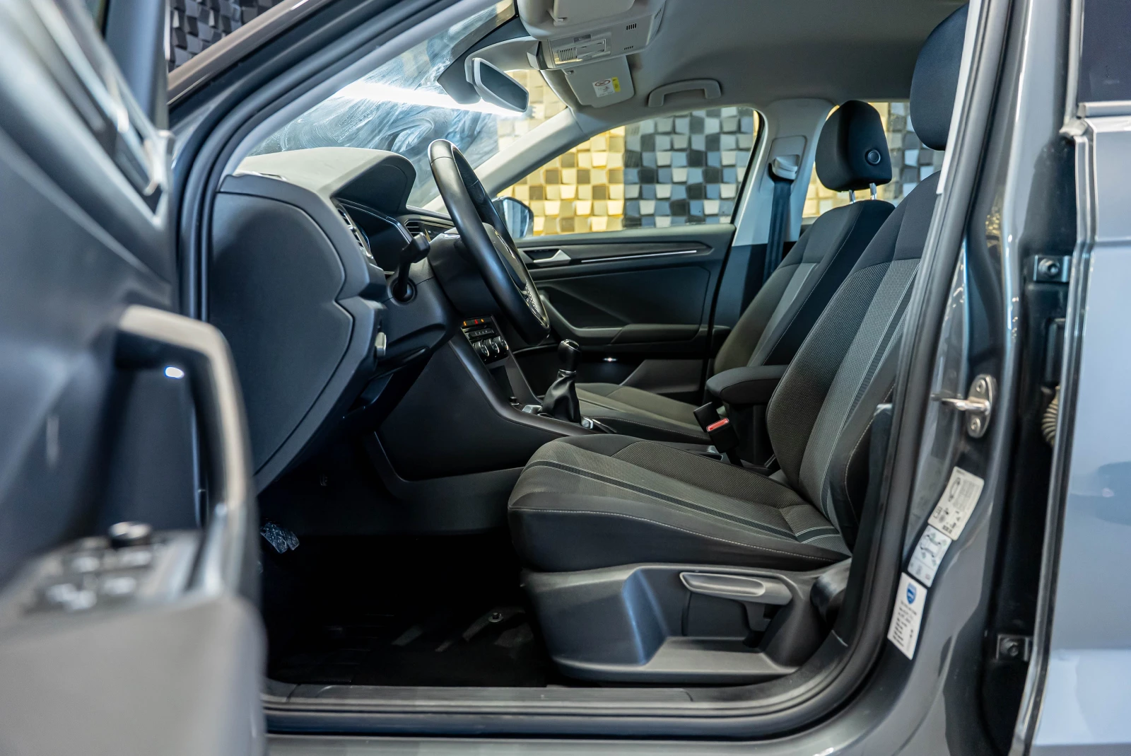 VW T-Roc 1.0 TSI, снимка 10 - Автомобили и джипове - 53718266