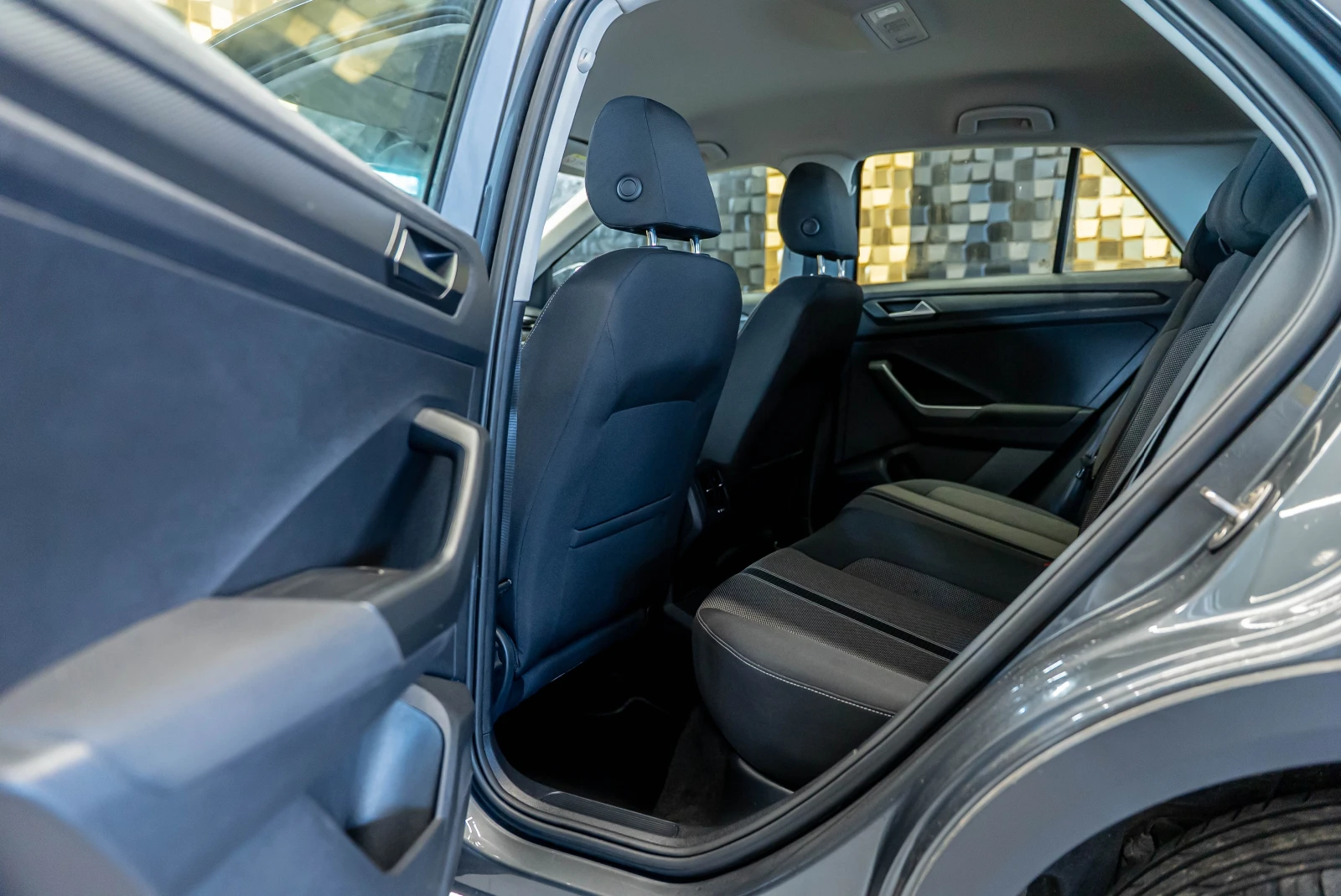 VW T-Roc 1.0 TSI, снимка 16 - Автомобили и джипове - 53718266